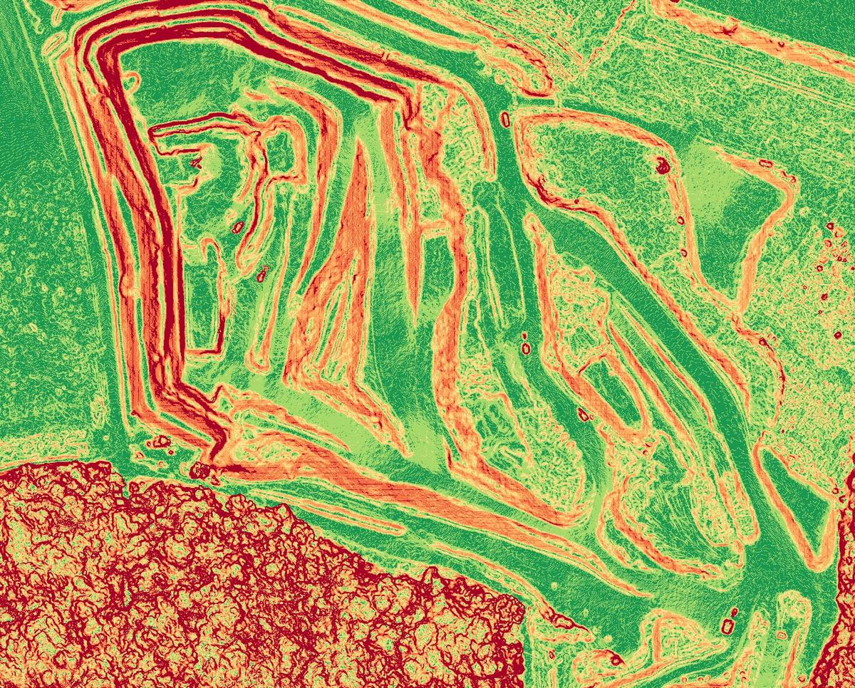 Carte des pentes d'une carrière de calcaire calculée sur le modèle de relief d'un levé par drone